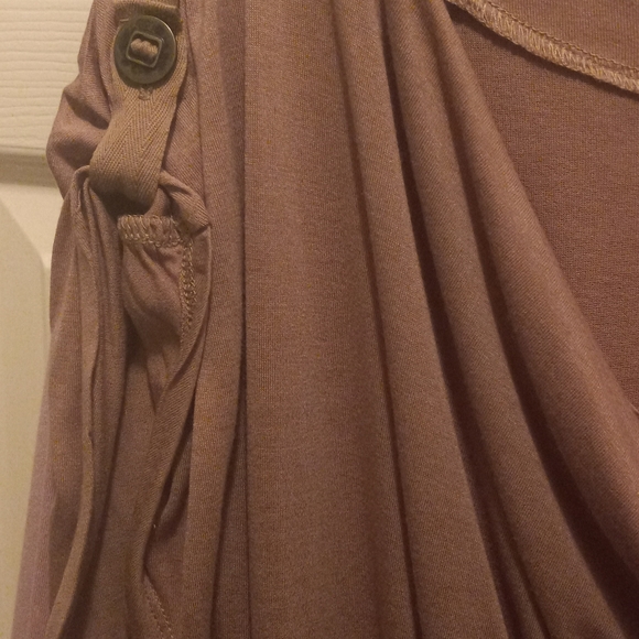 Tops - Picture 4 of 10